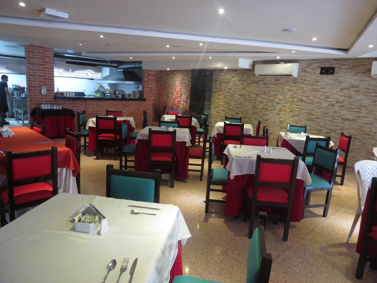 Hotel Leon Dorado Bucaramanga Exteriör bild